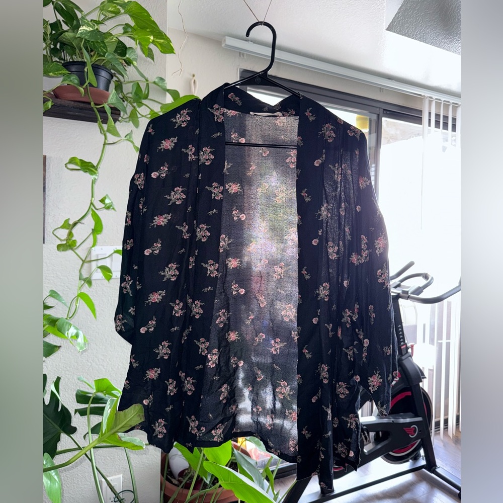 $5 SALE 🔔IF WHEN BUNDLED with other marked $5  Lucky Brand Floral cardigan